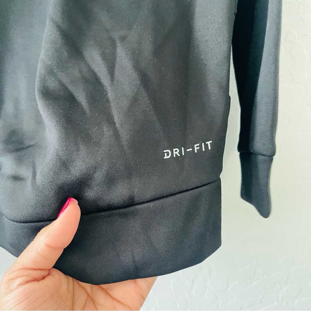 Nike | Girls Therma Black Sweatshirt with Silver Swoosh - Picture 3 of 6